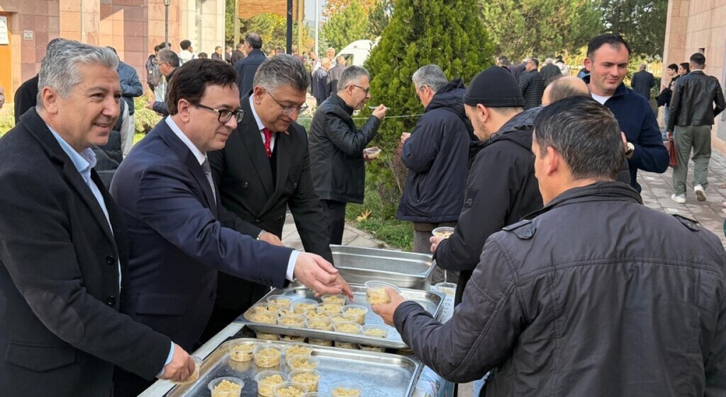 "Yaşayan İnsan Hazinesi" unvanına sahip &ccedil;ini sanat&ccedil;ısı Hamza &Uuml;st&uuml;nkaya i&ccedil;in DP&Uuml;&rsquo;de anma t&ouml;reni d&uuml;zenlendi
