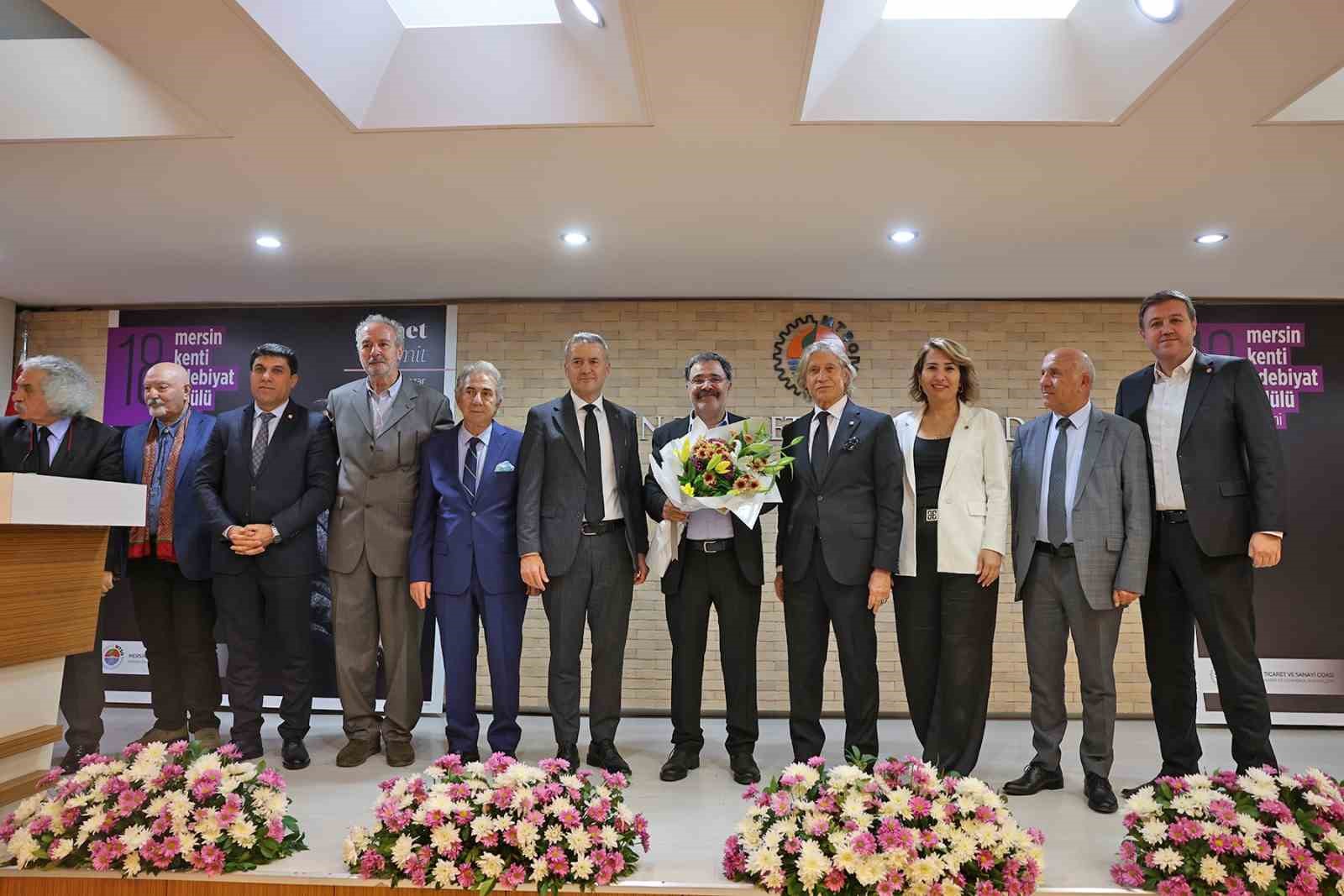 Mersin Kenti Edebiyat Ödülü Ahmet Ümit’in