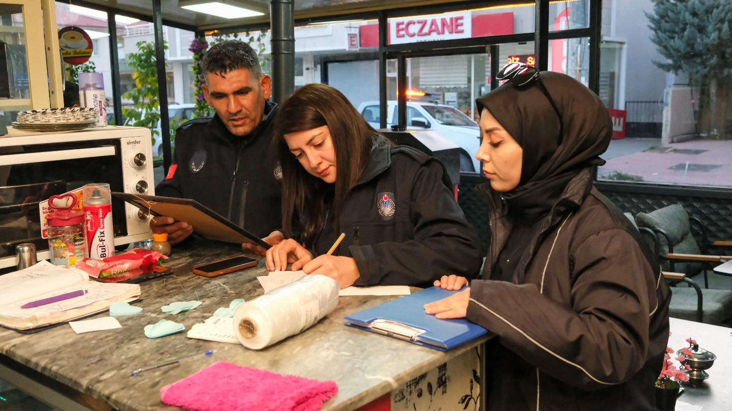 Erzincan’da kafeterya ve tatlı üretim yerlerine zabıta denetimi