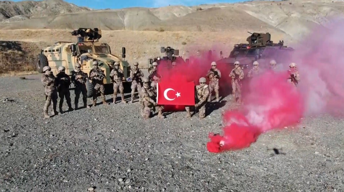 Kırsalda nefes kesen Özel Harekat tatbikatı