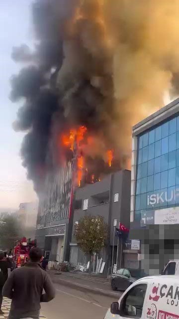 Kocaeli’de iş yerinde yangın, çok sayıda ekip sevk edildi