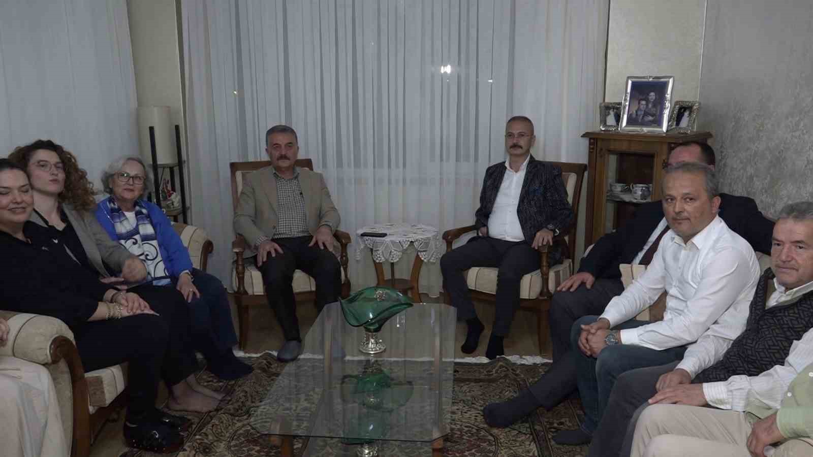 MHP, "Terörsüz Türkiye" hedefiyle kapı kapı vatandaşla buluşuyor