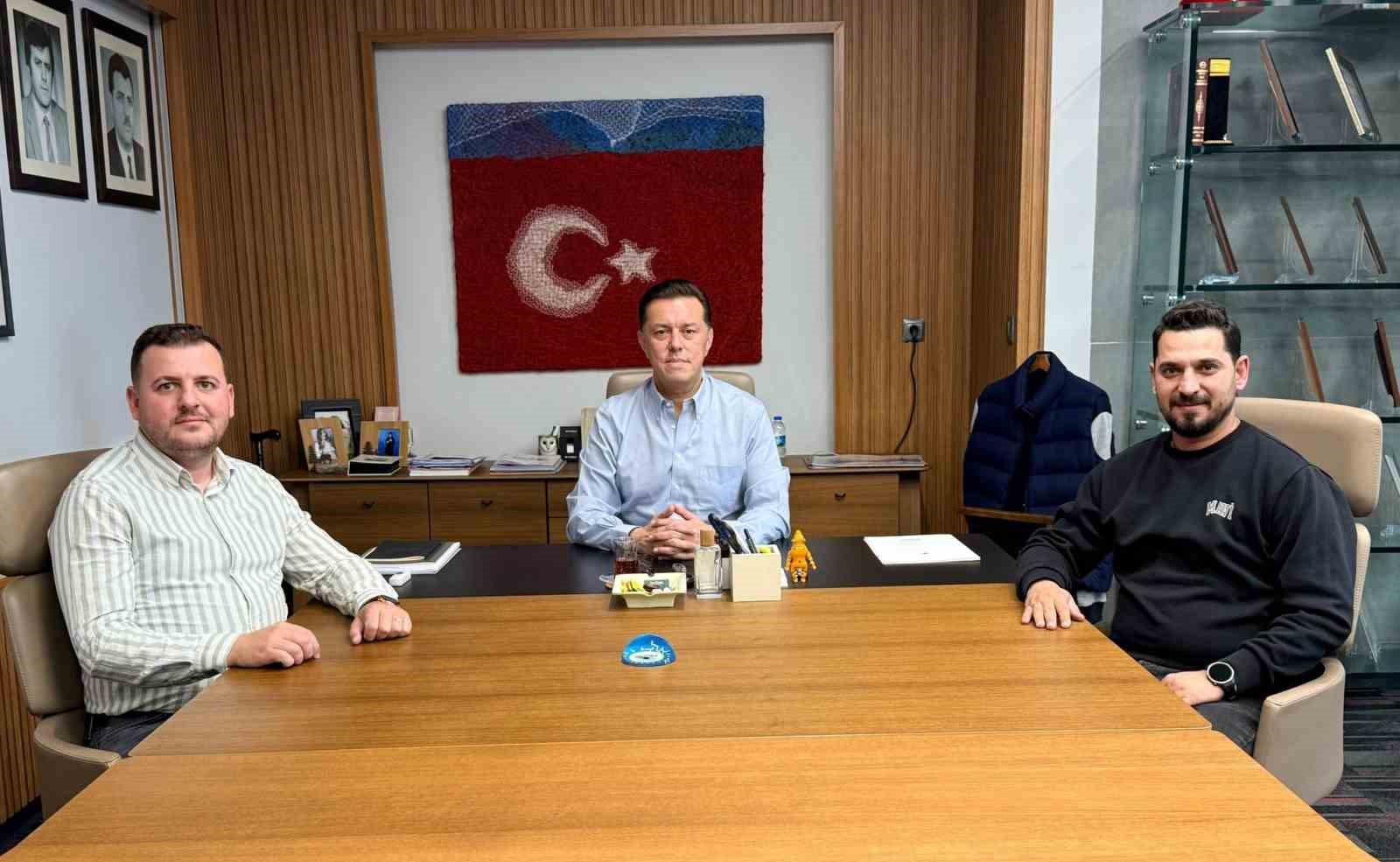 Milletvekili Hatipoğlu, görev süreleri tamamlayan ilçe başkanları ile buluştu