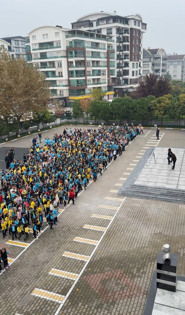 120O &ouml;ğrenci derse sporla başlıyor
