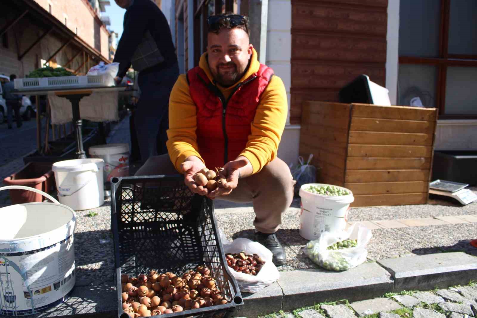 Aydın dağlarından gelen lezzet beşbıyık meyvesi tezgahlarda yerini aldı