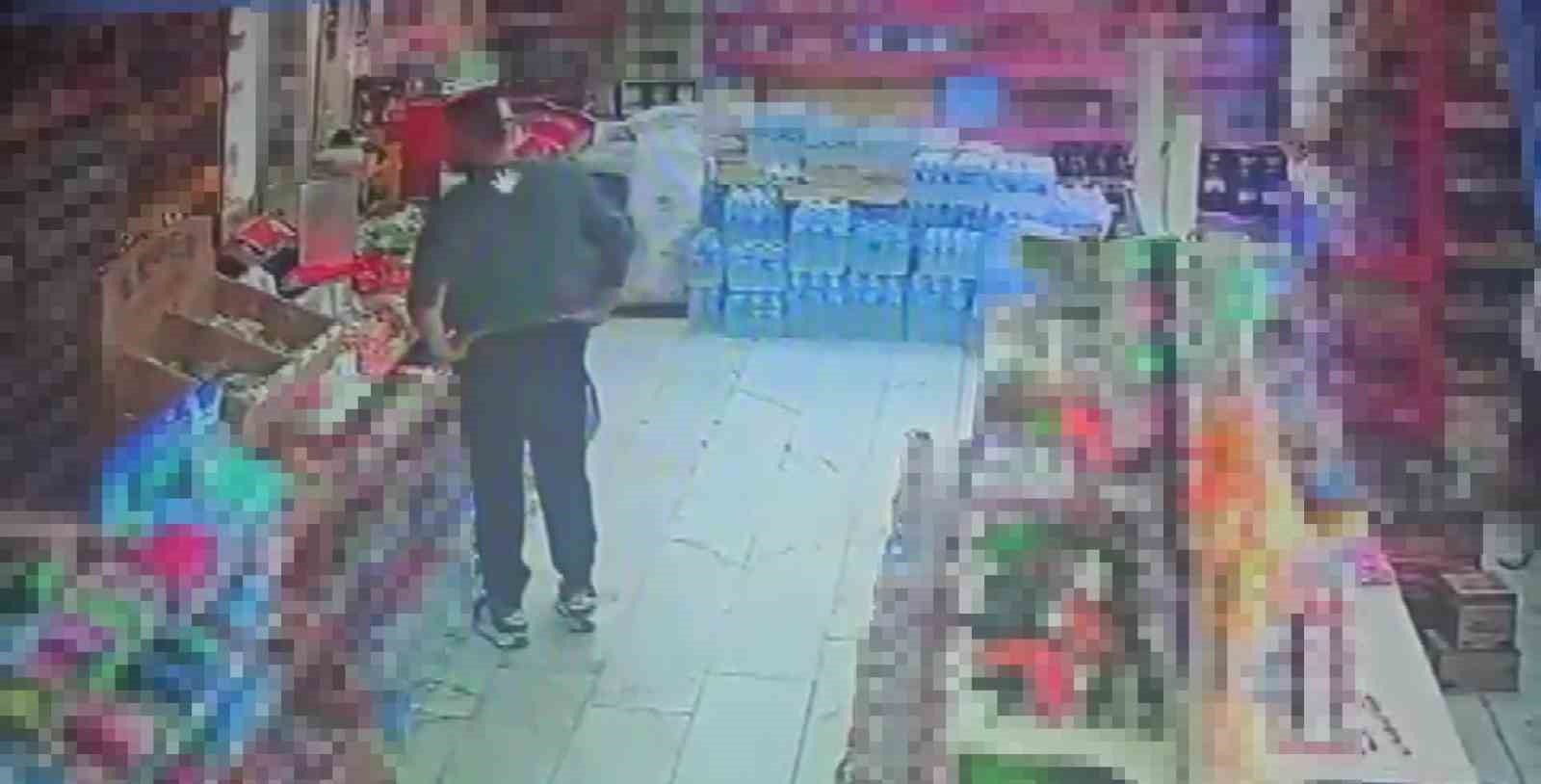 Kasada duran cep telefonunu &ccedil;aldı
