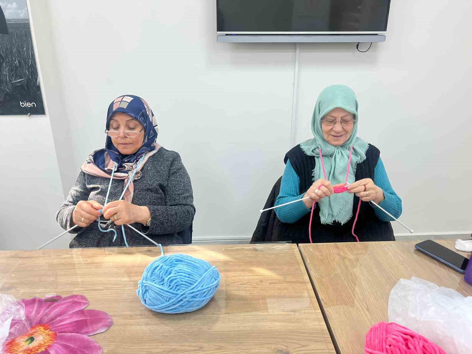 Alzheimera karşı örgü örüyorlar