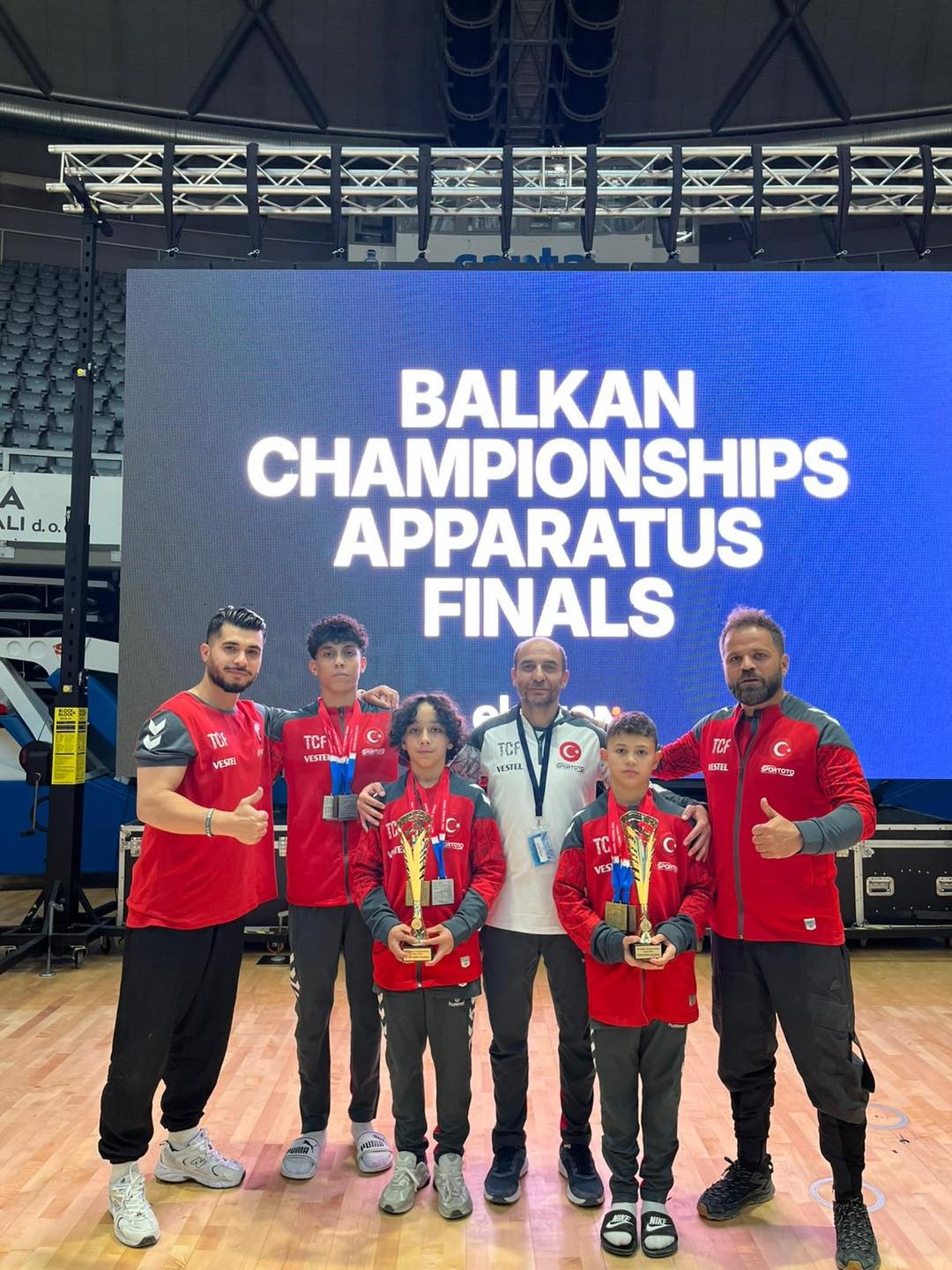 Hüseyin Emir ve Mustafa Yiğit Dur’dan madalya yağmuru