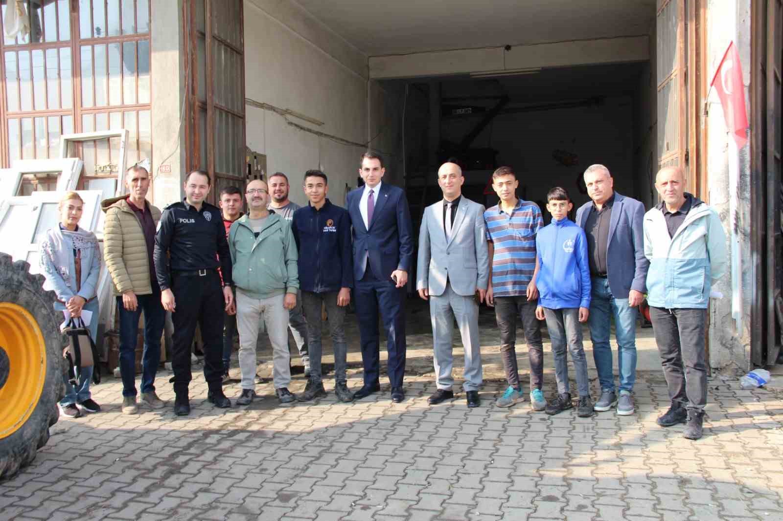 Hisarcık Kaymakamı Atam: "Mesleki eğitim gen&ccedil;lerin istihdamı a&ccedil;ısından &ouml;nemli"
