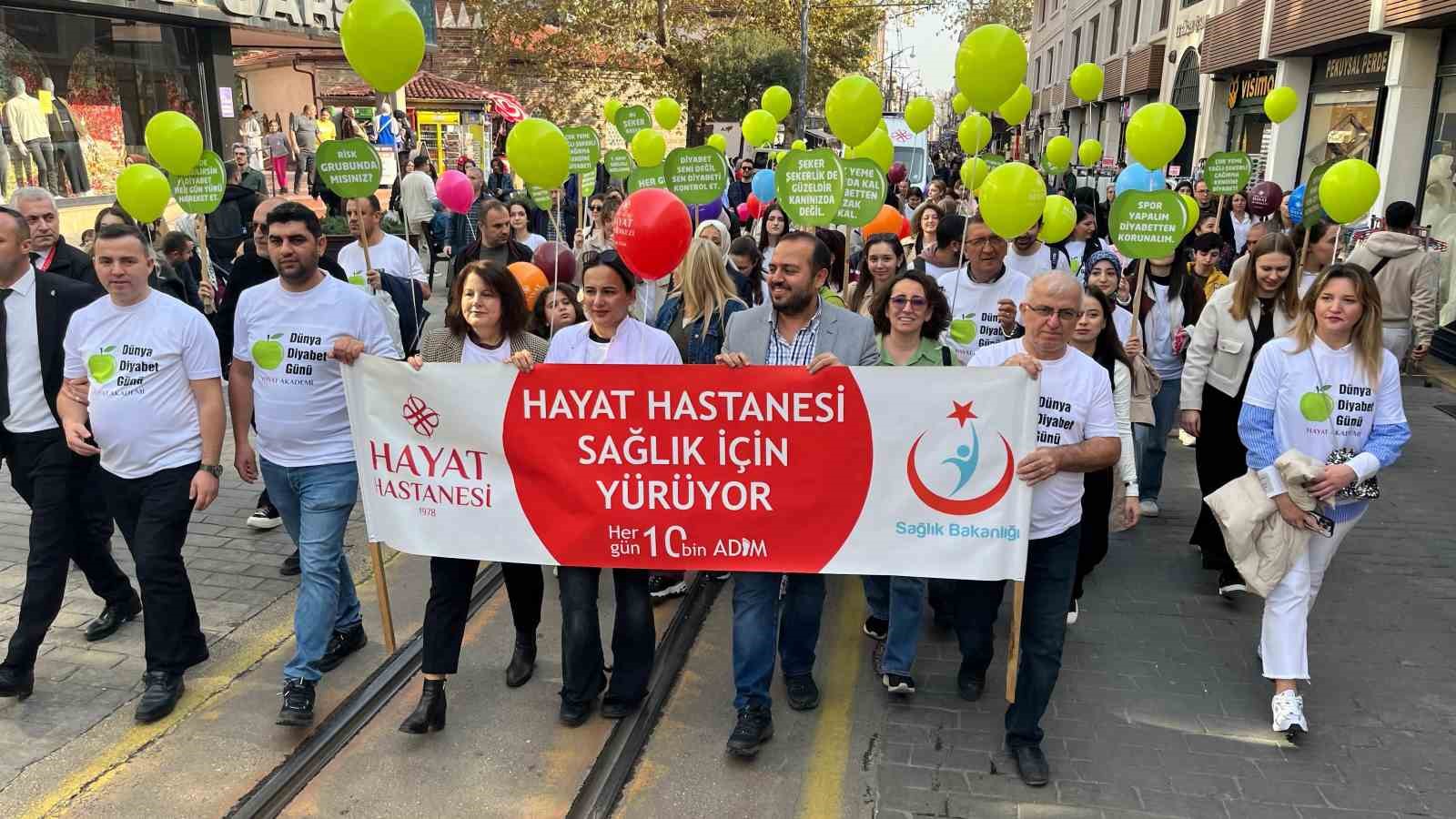 Sağlık çalışanları diyabete dikkat çekmek için yürüdü