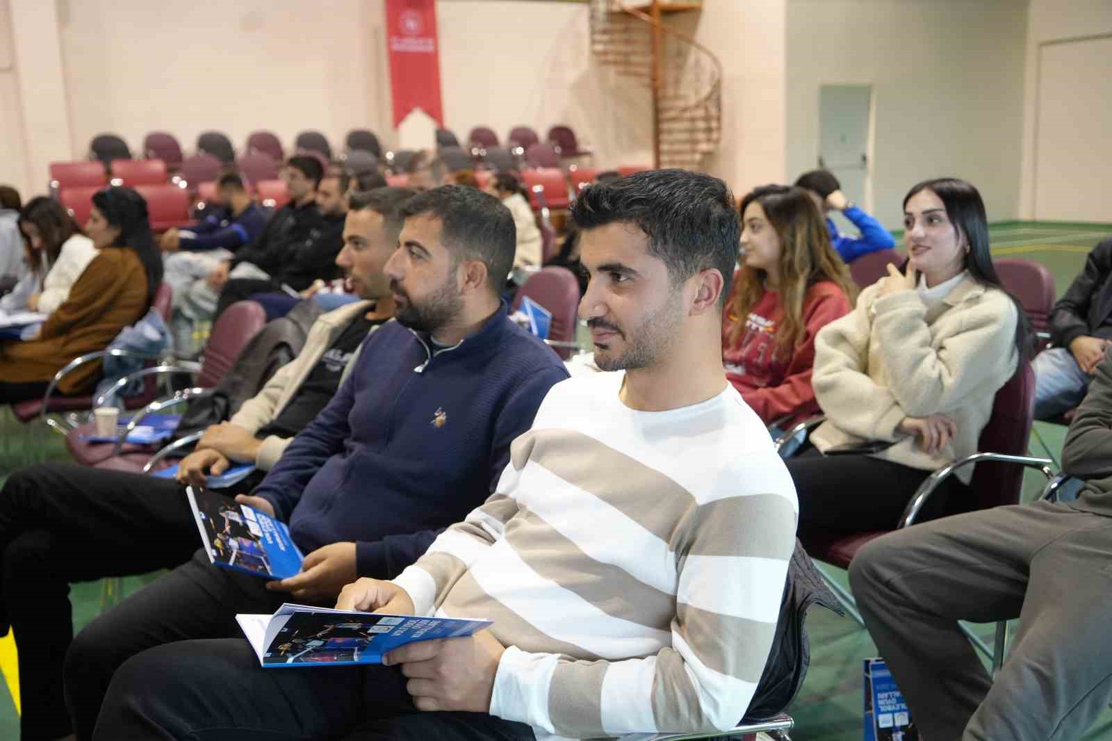 Muş’ta voleybol aday hakem kursu başladı
