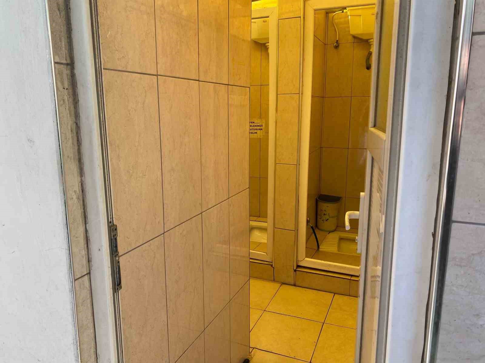 Cami tuvaletinde şüpheli ölüm