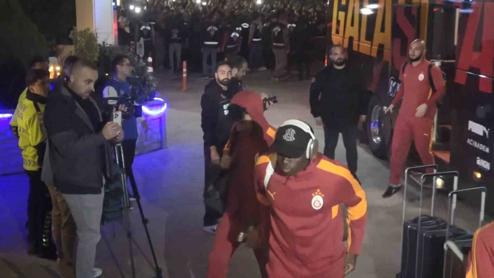 Galatasaray, Kocaeli’de coşkuyla karşılandı
