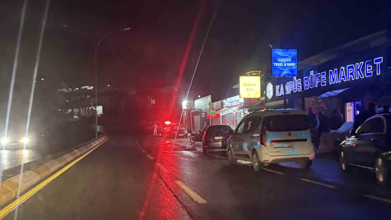 Tekel bayisine ateş a&ccedil;ıldı, yan işletmedeki garson vuruldu
