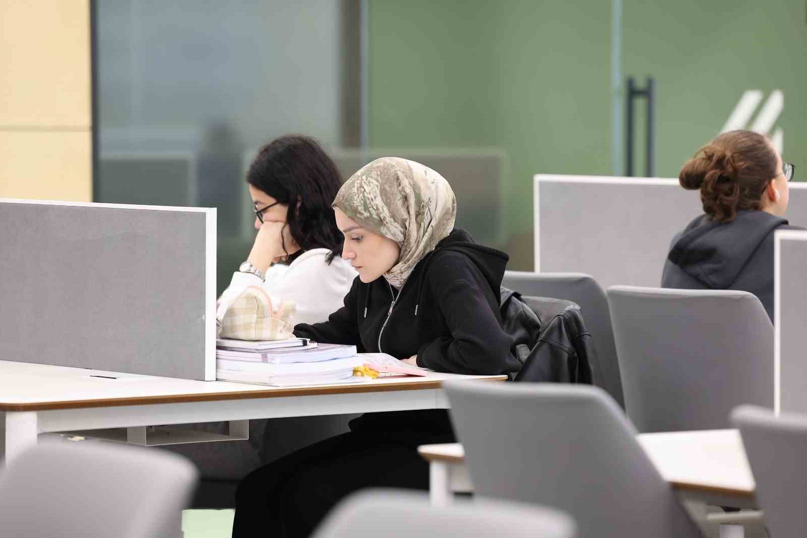 Bağcılar&rsquo;da Nurullah Gen&ccedil; Et&uuml;t Merkezi ve K&uuml;t&uuml;phanesi hizmete a&ccedil;ıldı
