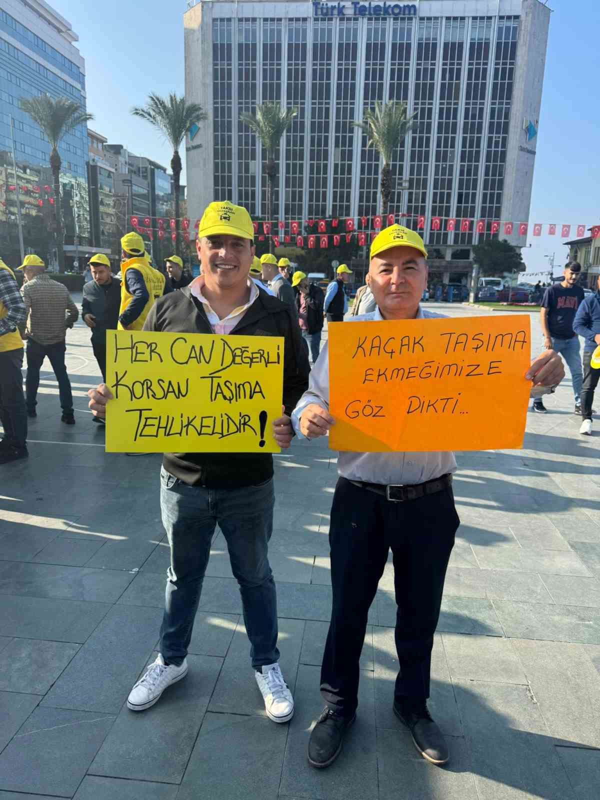 İzmir&rsquo;de taksicilerden &lsquo;korsana hayır&rsquo; konvoyuna başkandan şartlı destek
