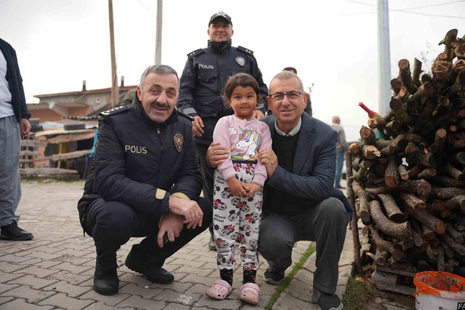 Tekirdağ Emniyeti, mahalle mahalle vatandaşlarla buluşmaya devam ediyor
