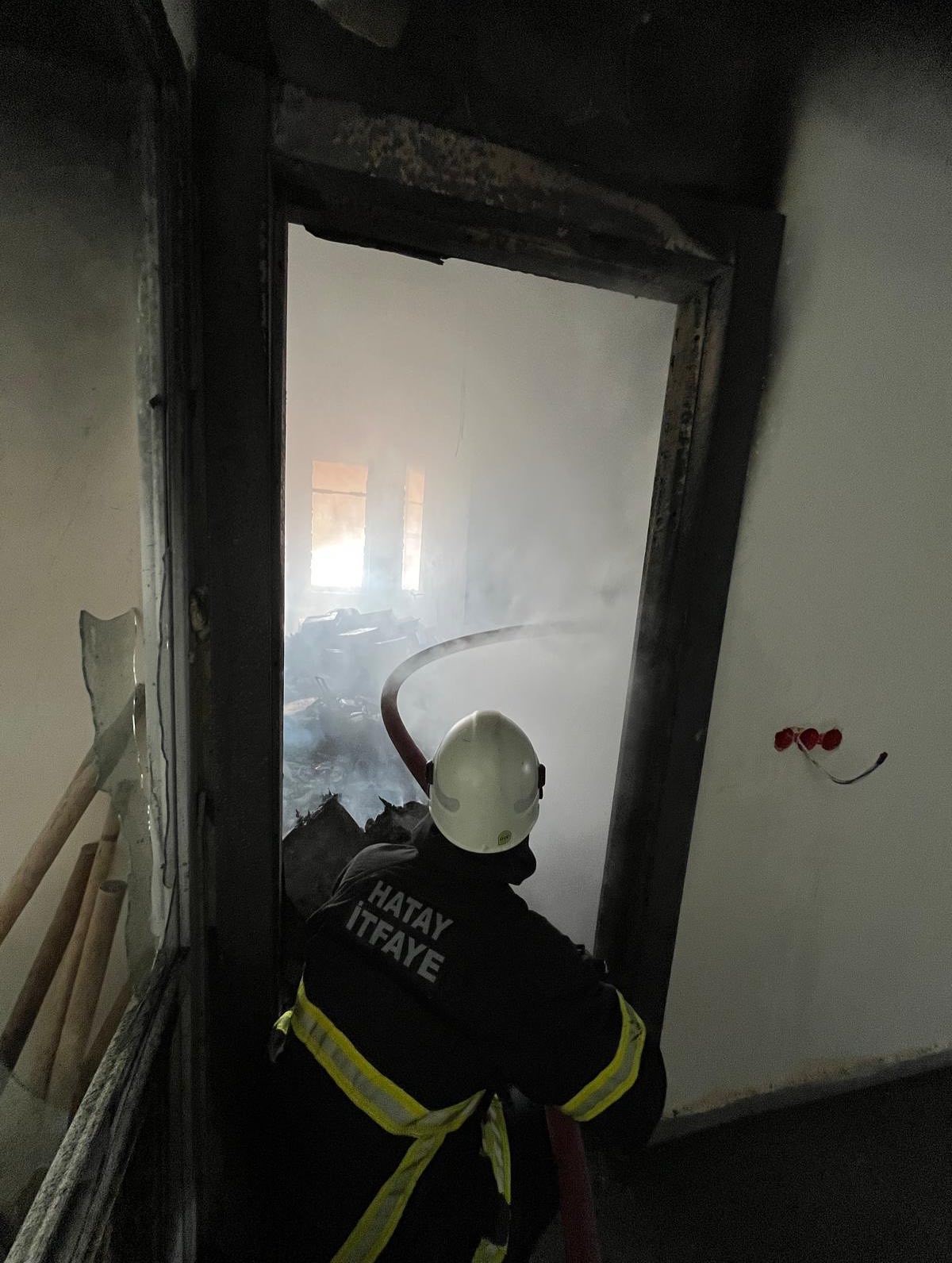 Samandağ’da depo yangını