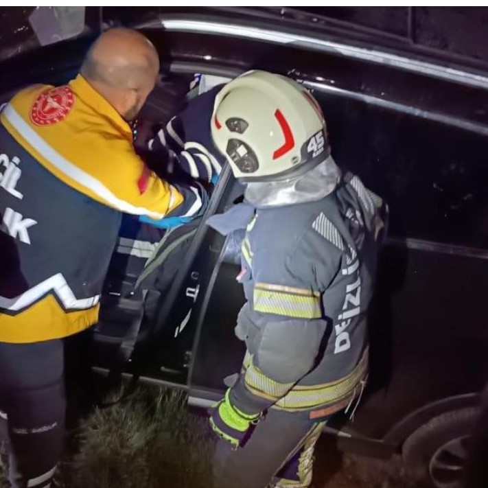 Kontrolden &ccedil;ıkan otomobil u&ccedil;urumdan aşağıya yuvarlandı
