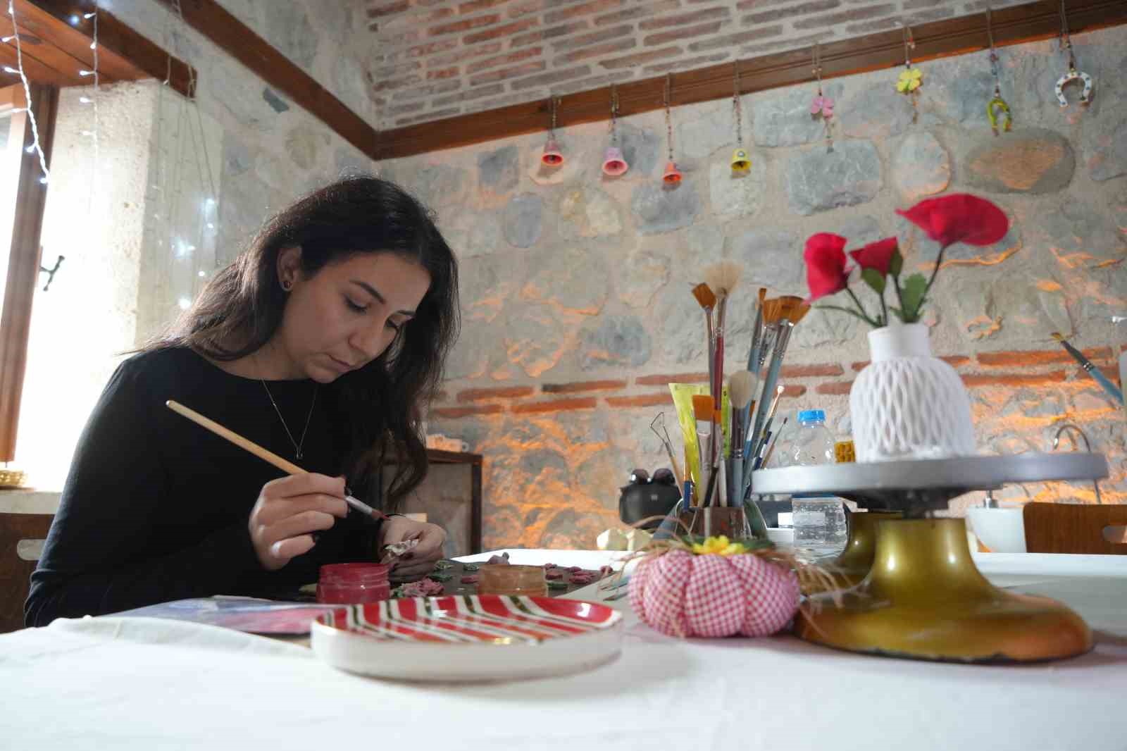 517 yıllık Taşhan’da kadın eliyle sanat ve emek buluşuyor
