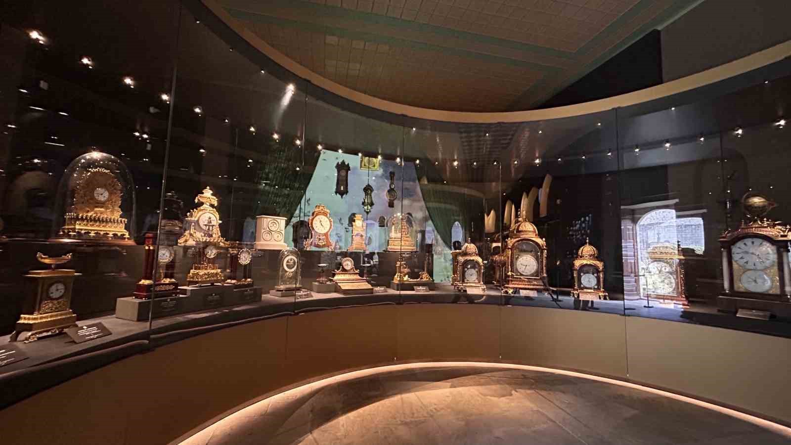 Topkapı Sarayı’nın dünyaca ünlü saat koleksiyonunun kapıları vatandaşların ziyaretine açıldı
