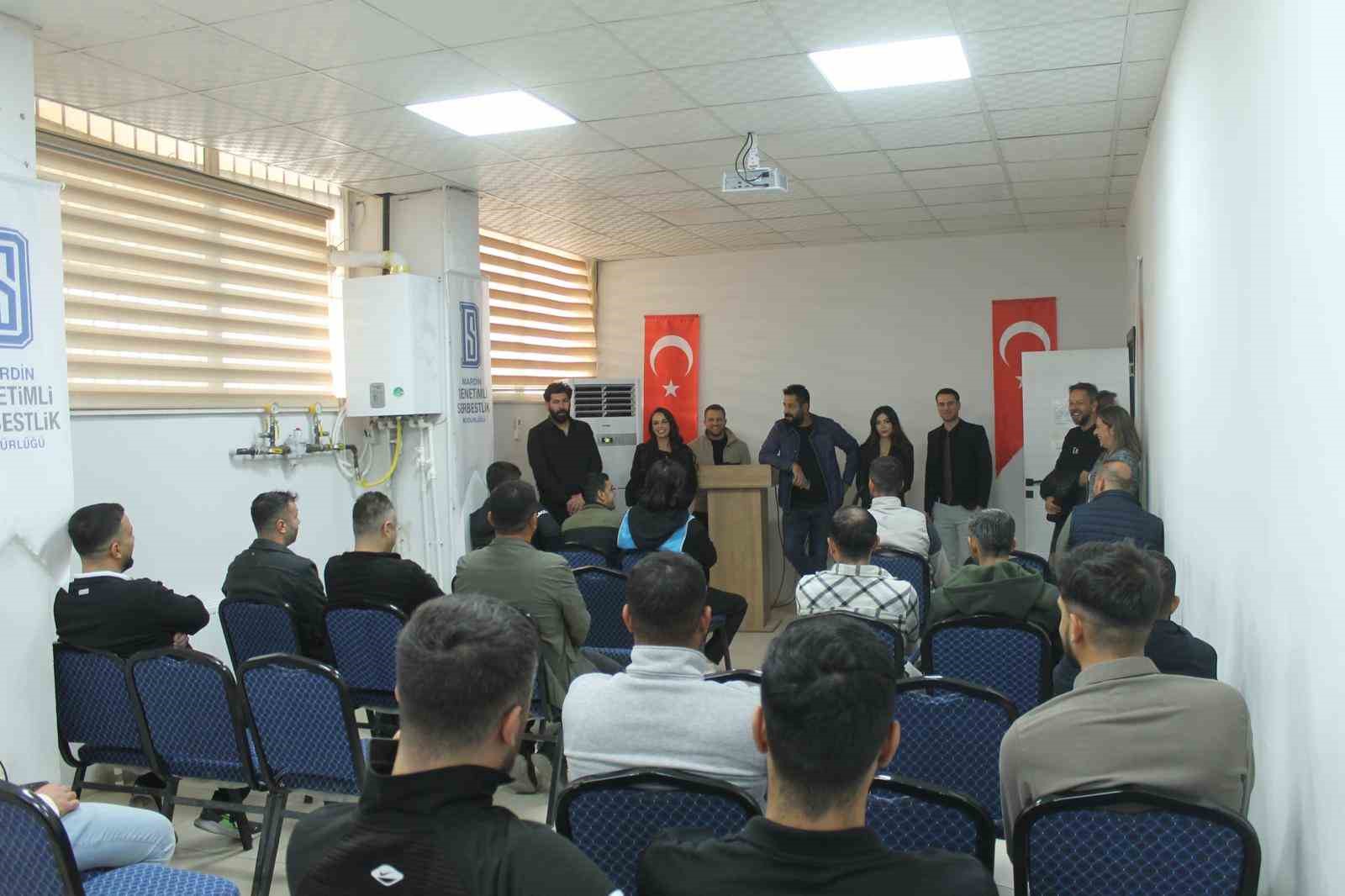 Mardin’de denetimli serbestlik yükümlüleri ünlü oyuncularla buluştu