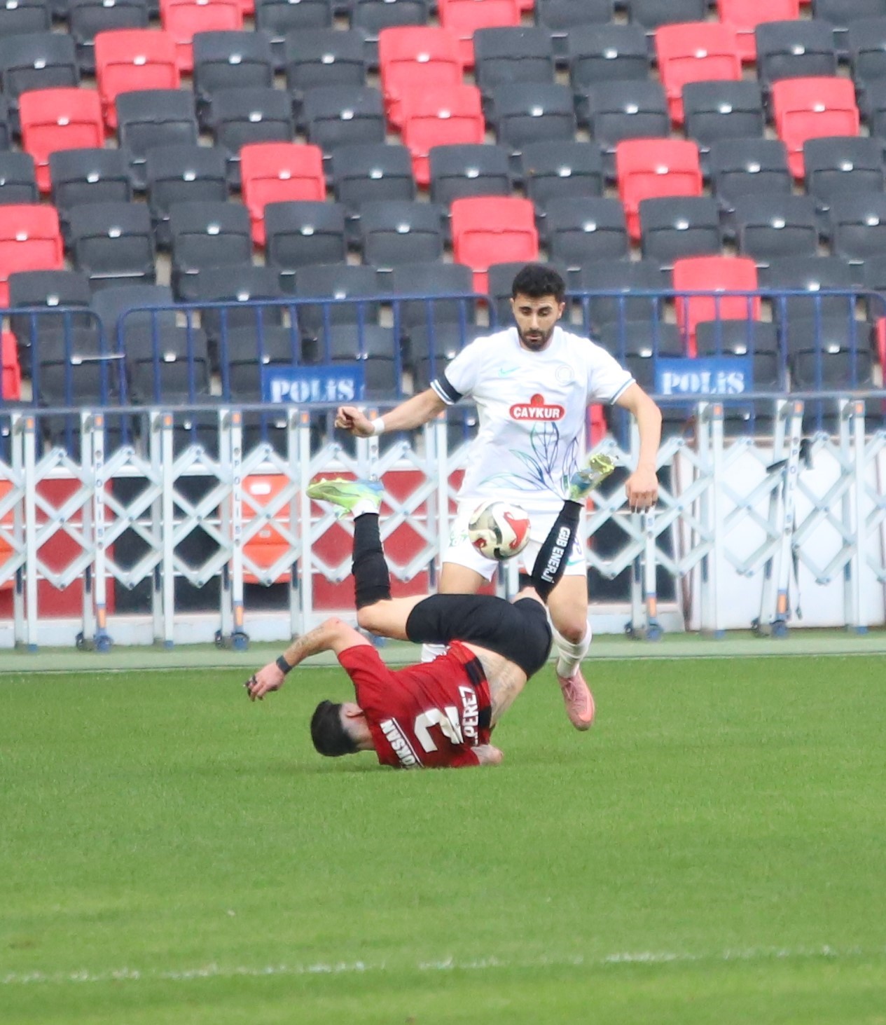 Trendyol Süper Lig: Gaziantep FK: 1 - Çaykur Rizespor: 1 (İlk yarı)
