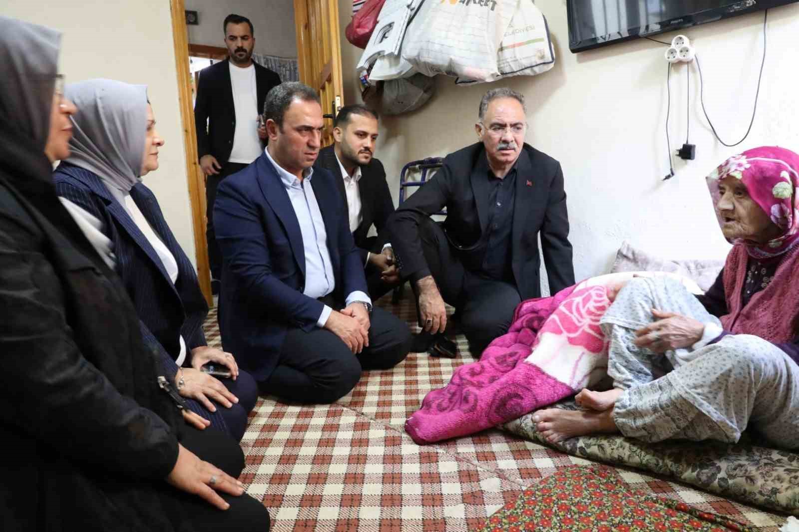 Belediye başkanı bakkalın zimem defterini satın aldı
