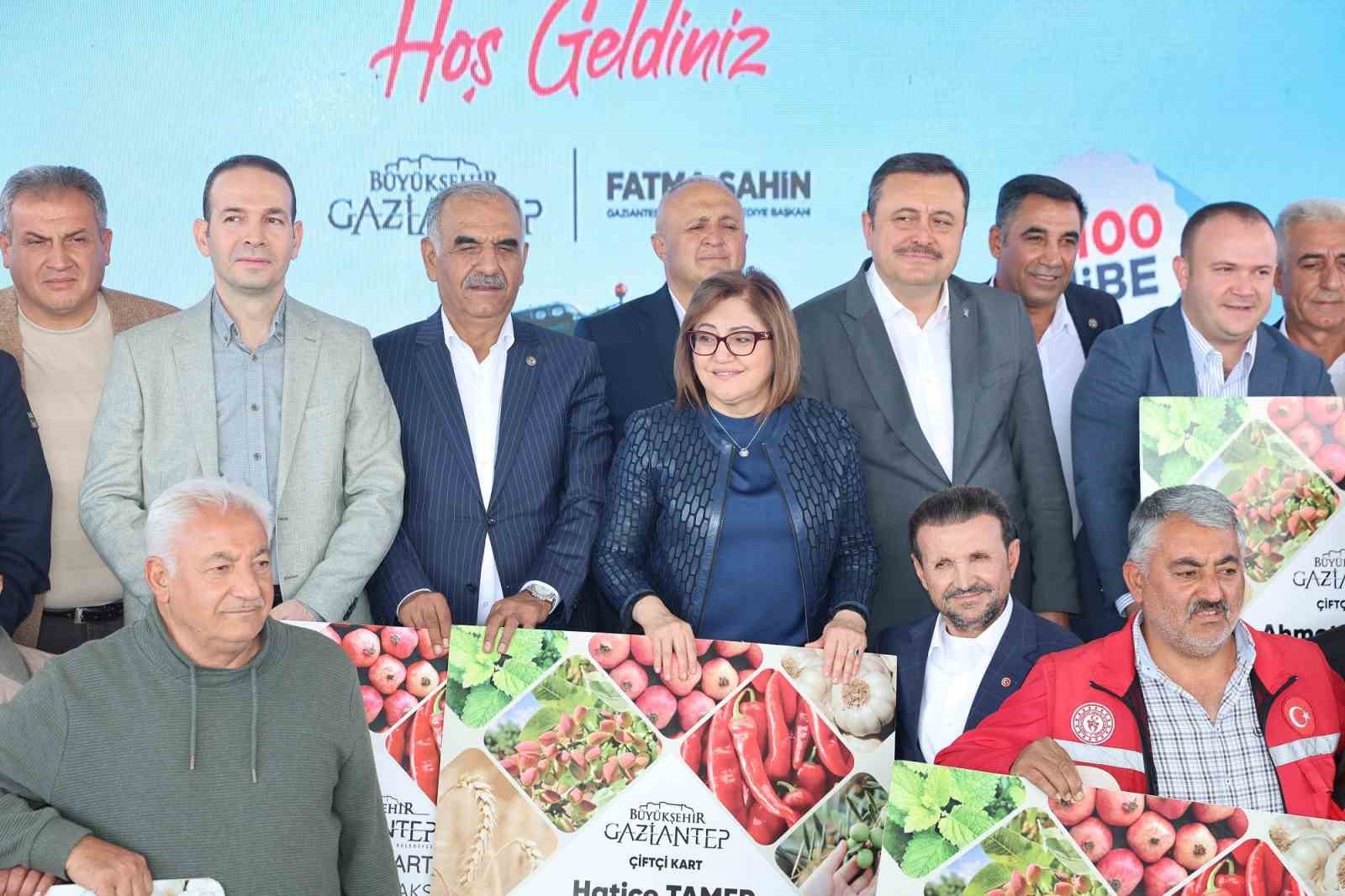 Şahin Nizipli çiftçilerle mazot desteği için bir araya geldi