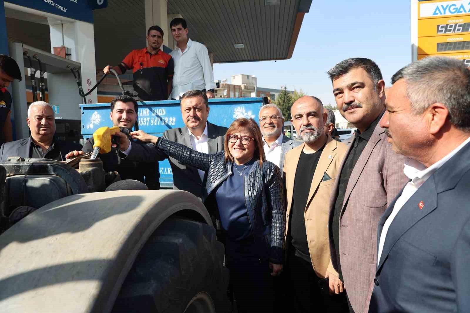 Şahin Nizipli &ccedil;ift&ccedil;ilerle mazot desteği i&ccedil;in bir araya geldi
