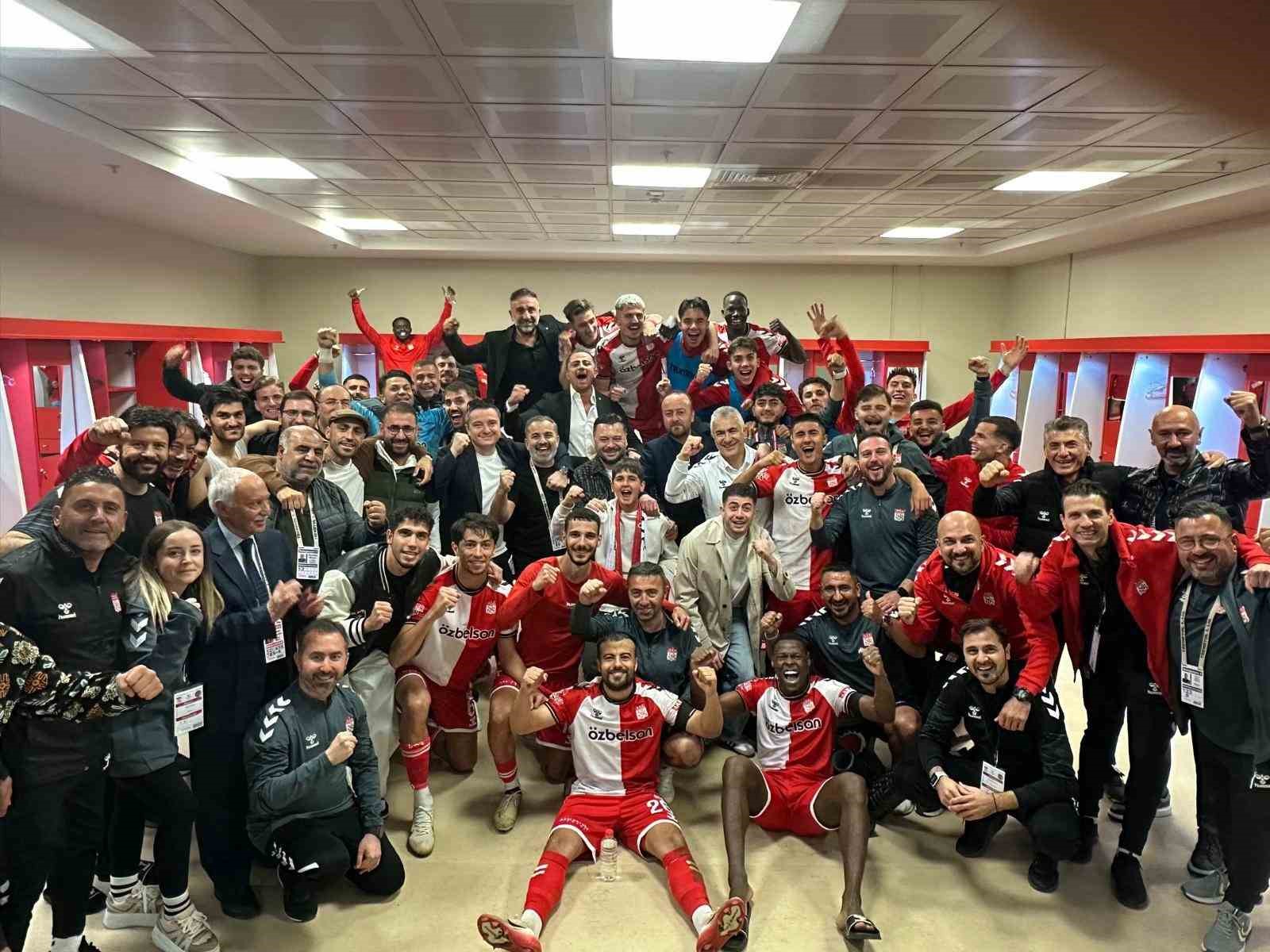 Sivasspor’dan galibiyet pozu