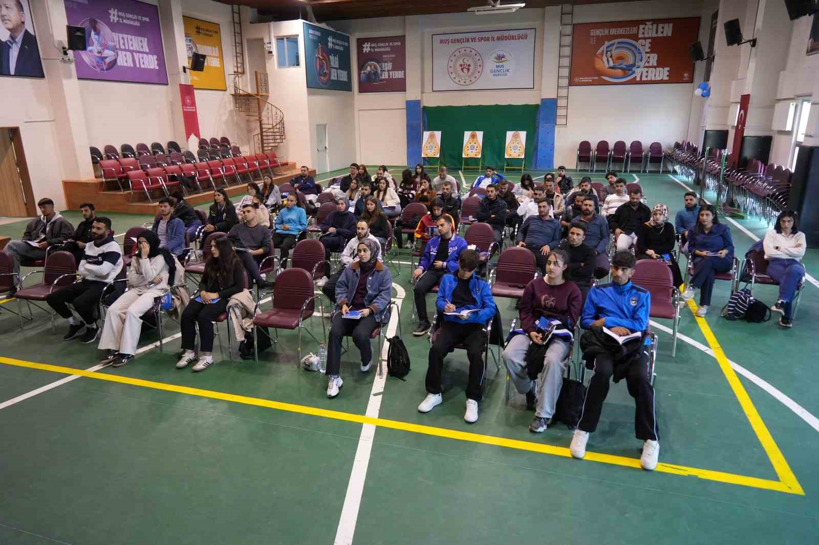 Muş’ta voleybol aday hakem kursu başladı