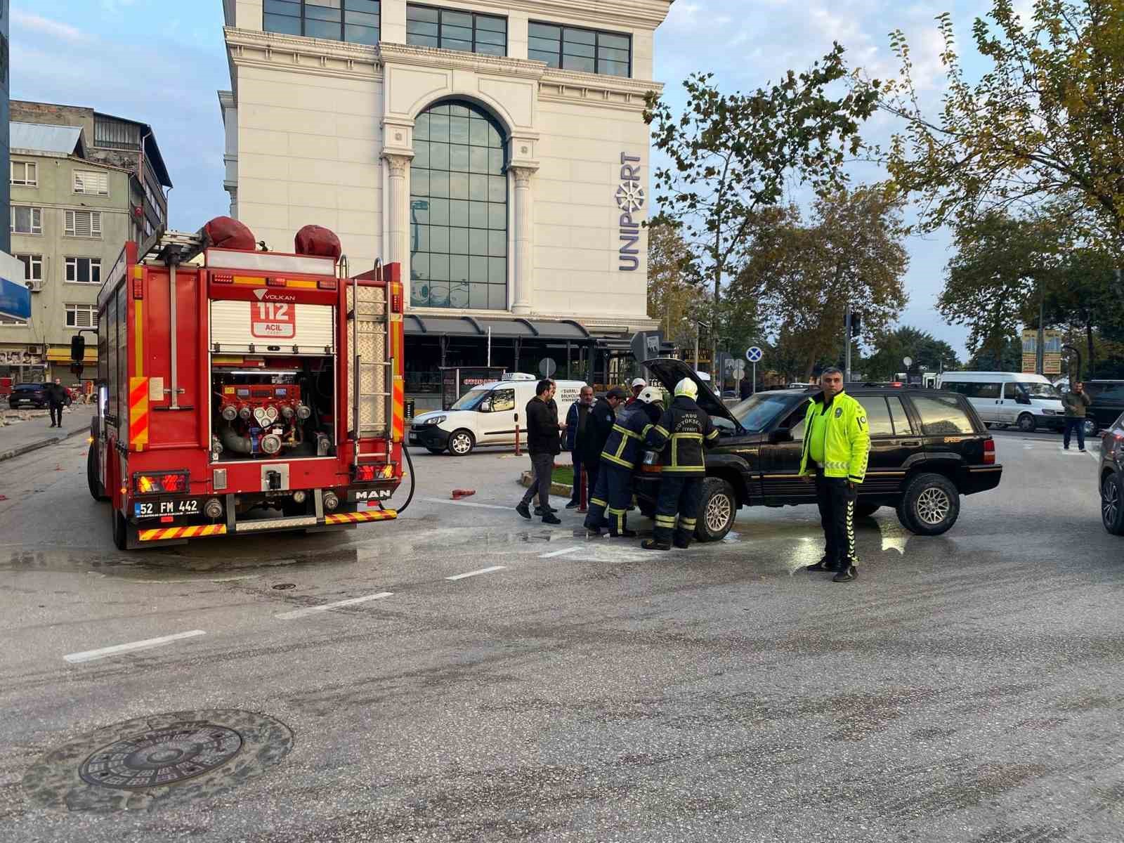 Ordu’da seyir halindeki otomobil alev aldı
