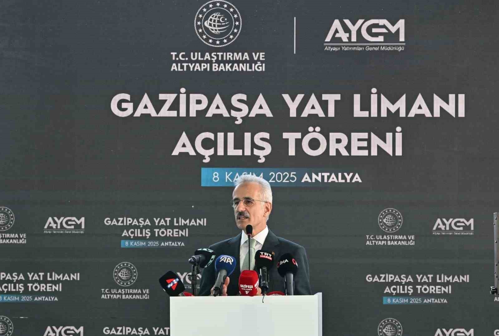 Bakan Uraloğlu: "Antalya-Mersin Bölünmüş Yol Projesinde 440 kilometrenin 400 kilometresini bitirdik"