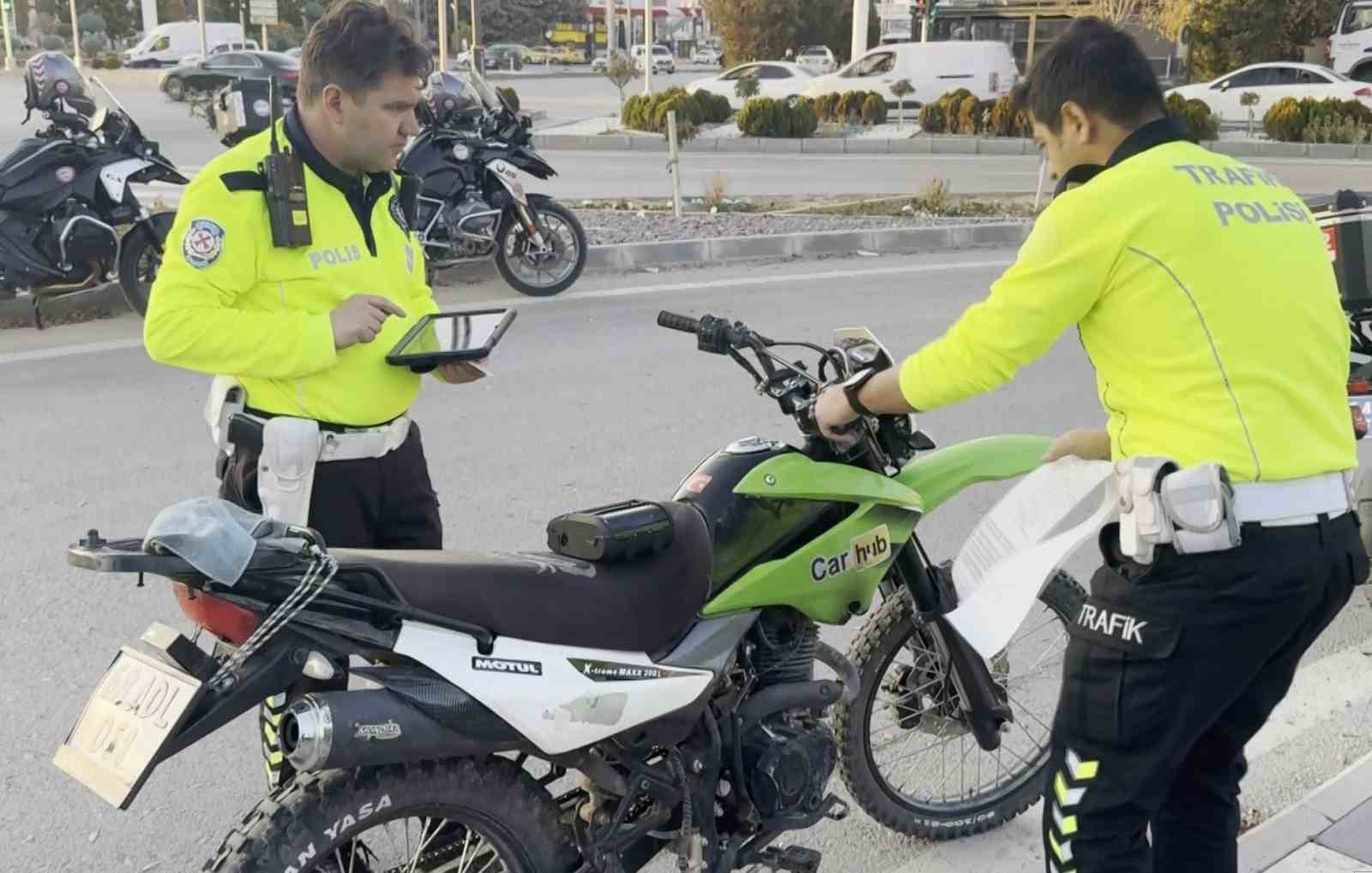 Polisten kaçan 15 yaşındaki motosiklet sürücüsüne 45 bin 746 lira ceza