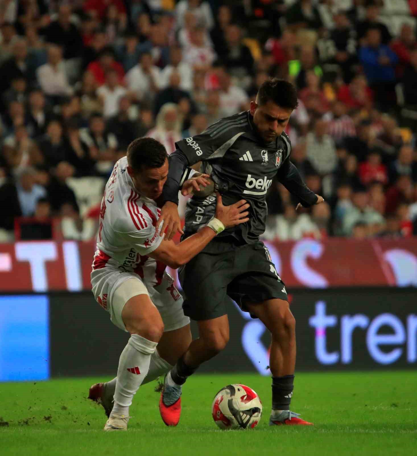 Trendyol S&uuml;per Lig: Antalyaspor: 0 - Beşiktaş: 1 (Ma&ccedil; devam ediyor)
