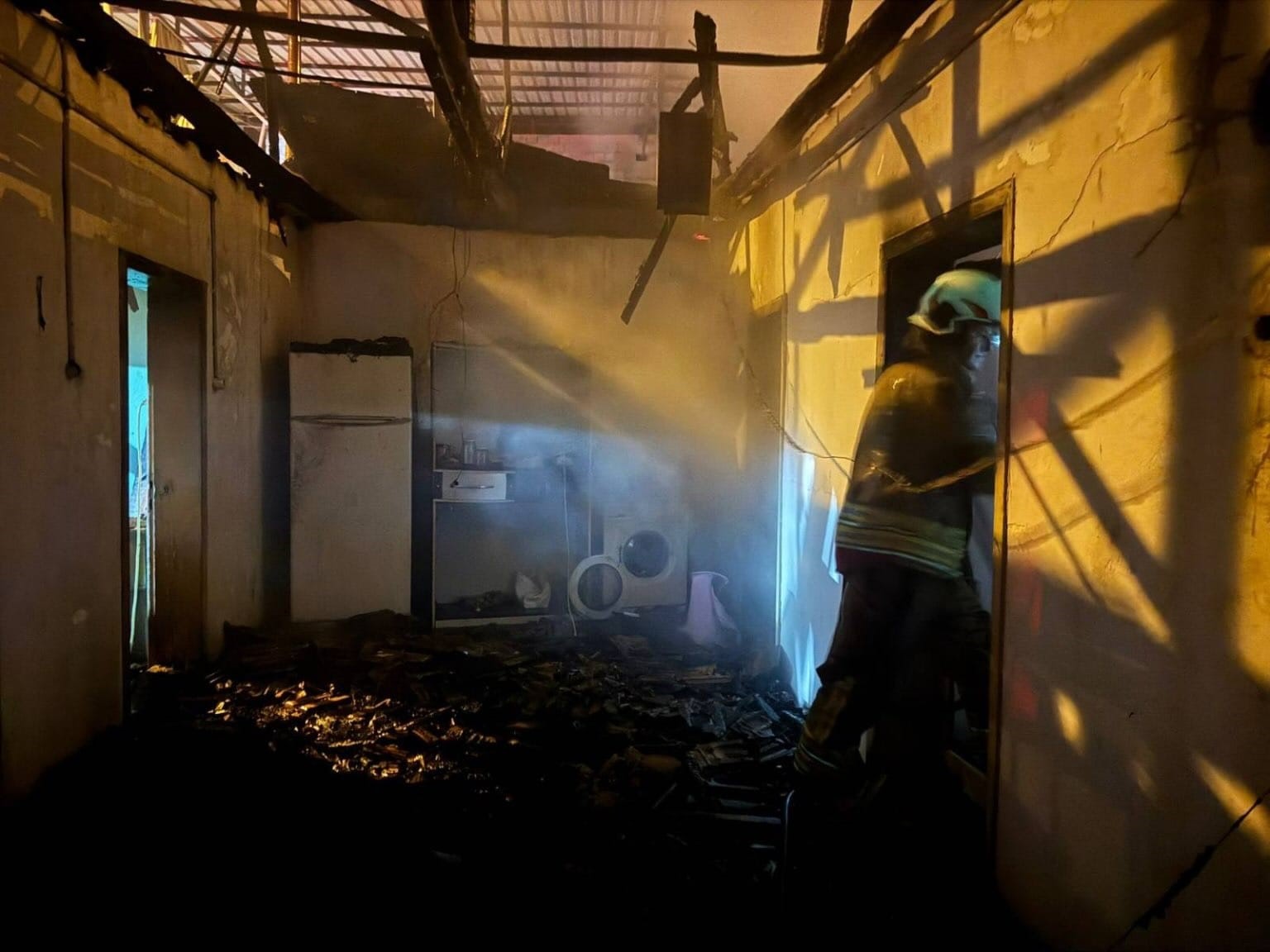 Yangın bir evi küle çevirdi