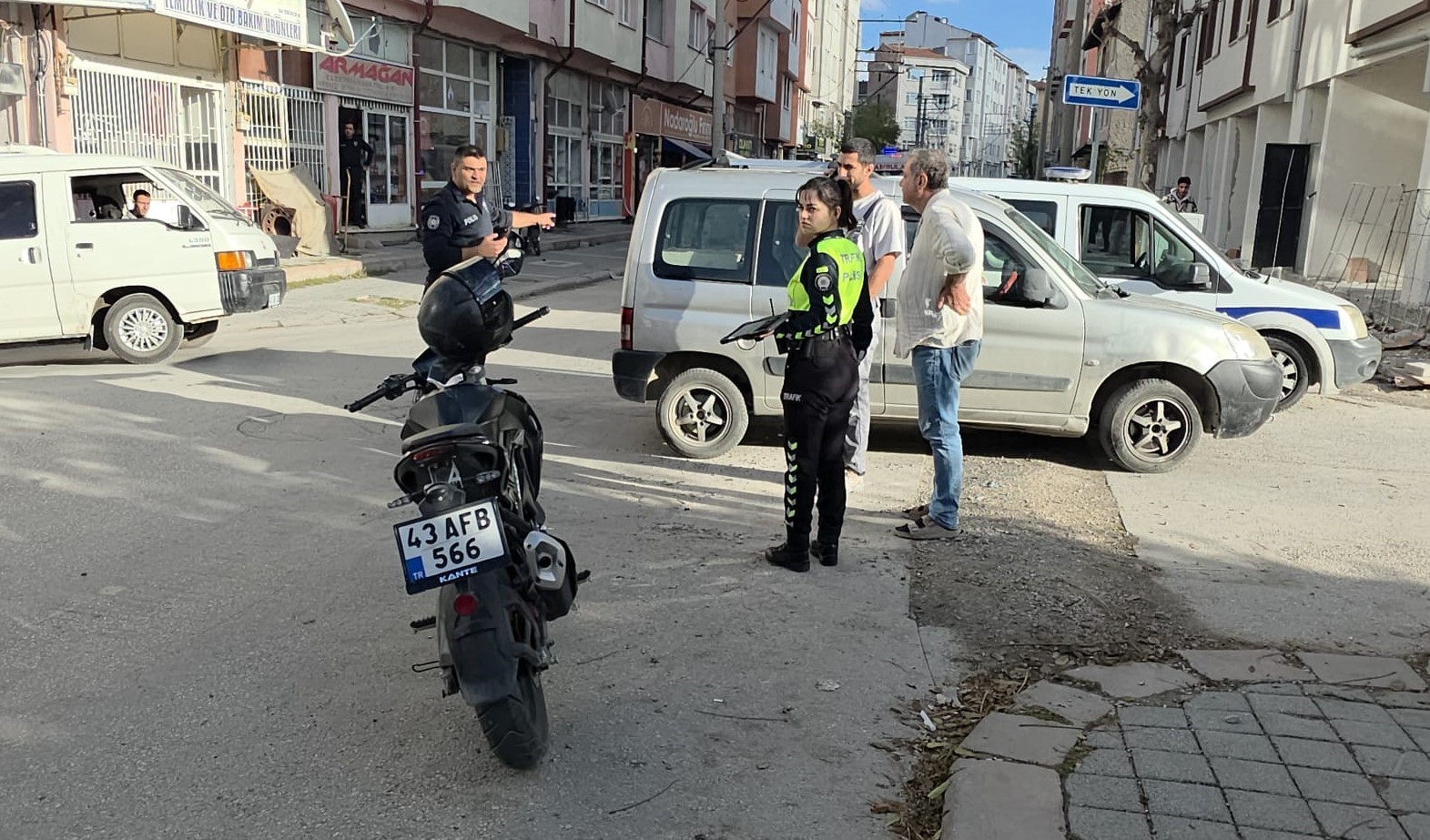 Kütahya’da hafif ticari araç ile motosiklet çarpıştı: 1 yaralı