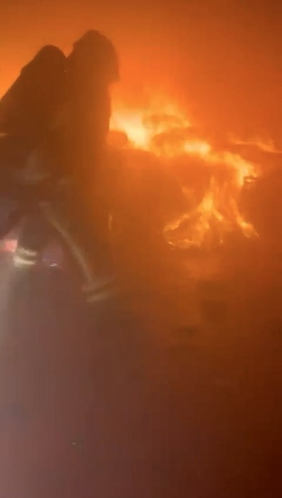 Kuruyemiş fabrikasında korkutan yangın 16 itfaiye aracı seferber oldu