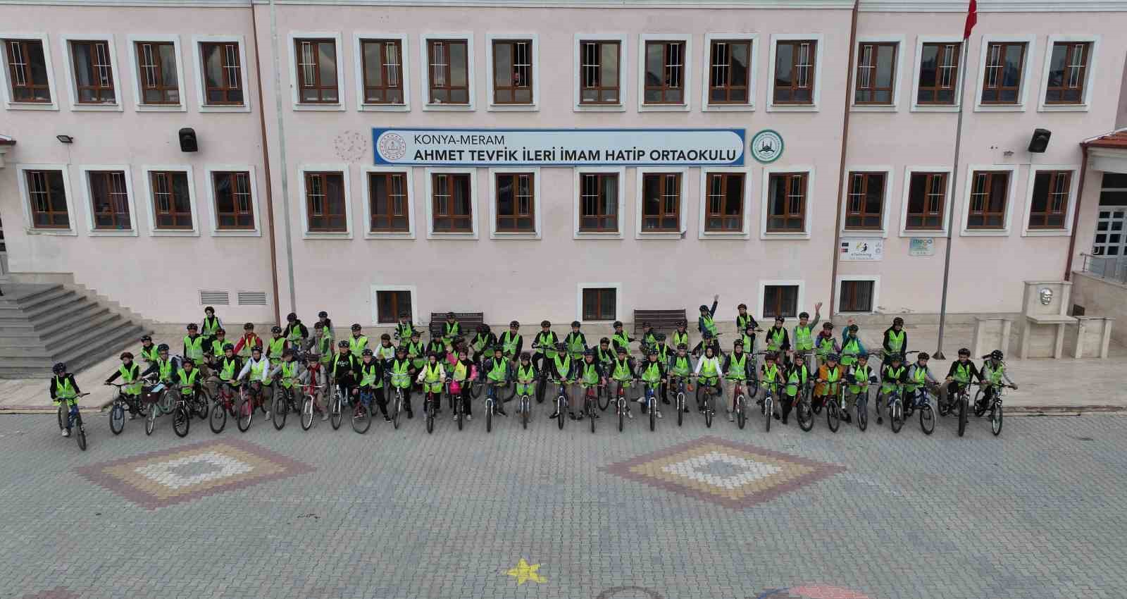 Konya Büyükşehir’in "Güvenli Okul Yolları Projesi" sonrası okula bisikletle giden öğrenci sayısı artıyor