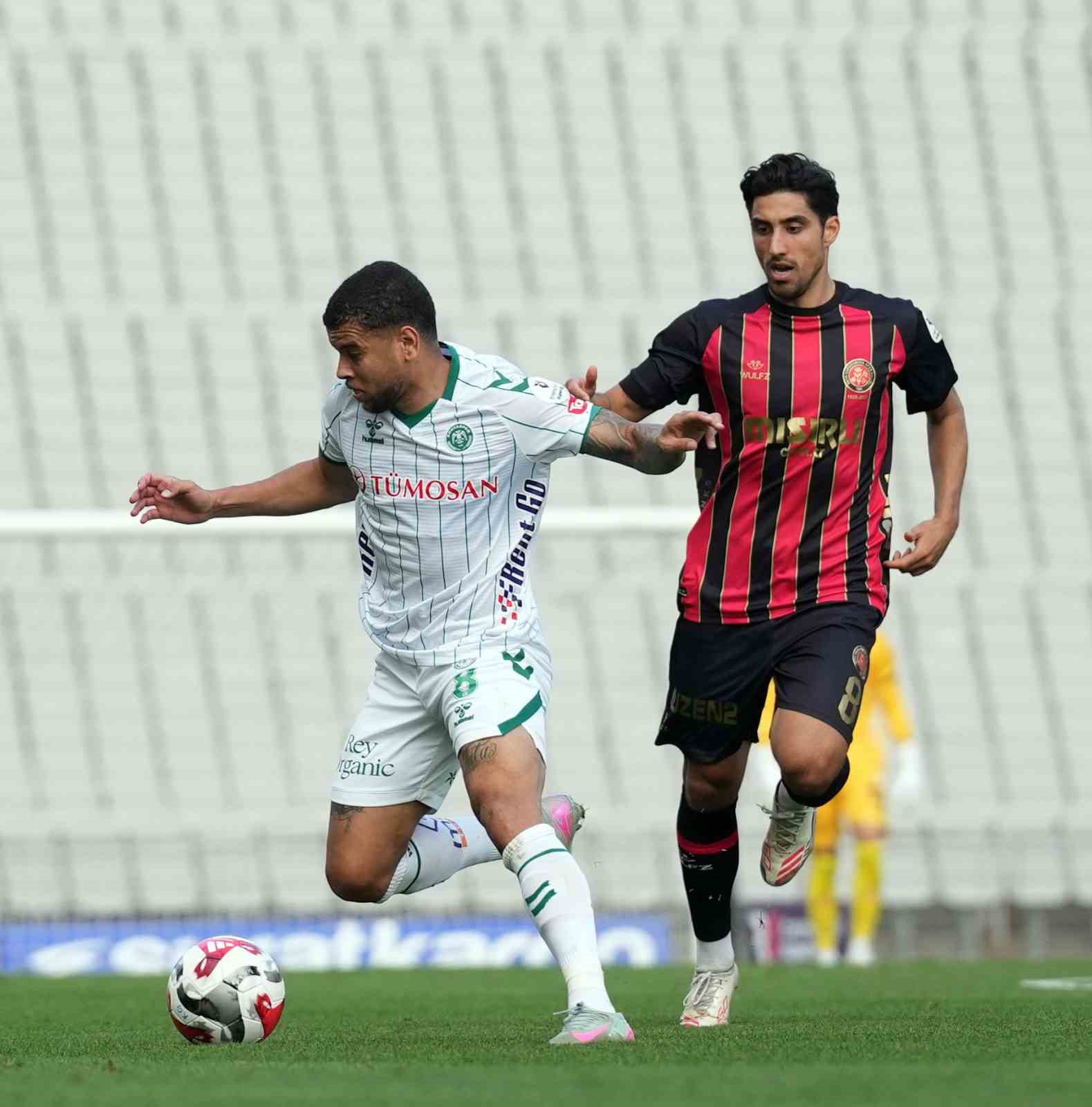 Trendyol Süper Lig: Fatih Karagümrük: 2 - Konyaspor: 0 (İlk yarı)
