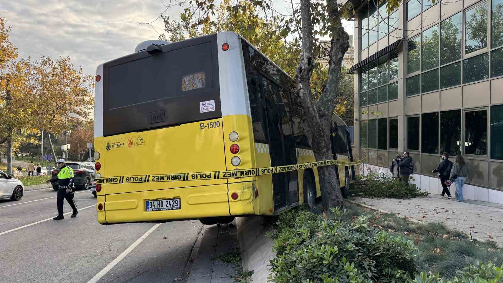 Beşiktaş’ta İETT şoförü seyir halindeyken kalp krizi geçirdi