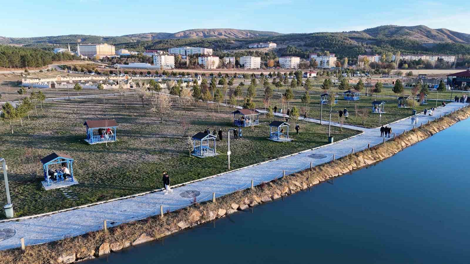 Sivas’ta hava sıcaklıkları mevsim normalleri üzerinde seyretti, vatandaşlar hafta sonunu piknik alanlarında geçirdi