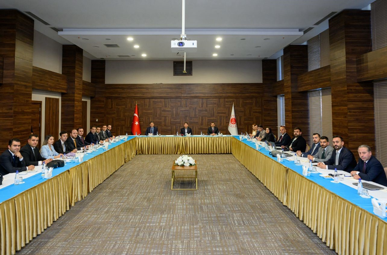 Bakan Tunç: "Terör örgütü silah bırakırsa kanun çıkacak gibi pazarlık söz konusu değil"