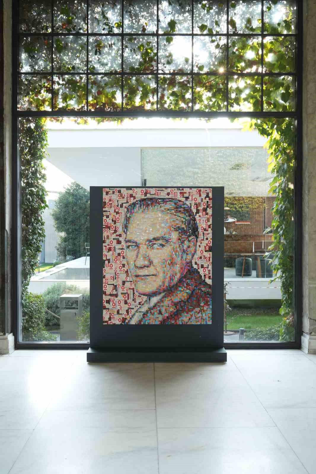 Sanat&ccedil;ı Deniz Sağdı&ccedil;&rsquo;tan Espressolab malzemeleriyle ileri d&ouml;n&uuml;ş&uuml;m Atat&uuml;rk portresi
