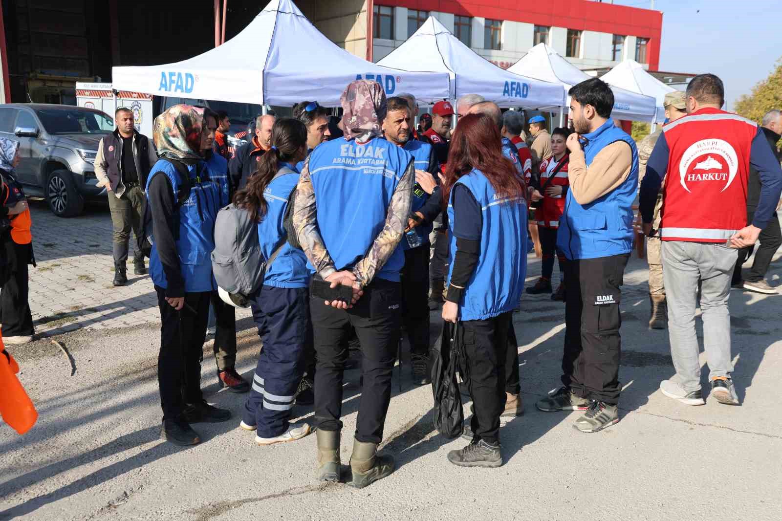 Kaybolan otizmli &ccedil;ocuk, termal dronlarla aranıyor
