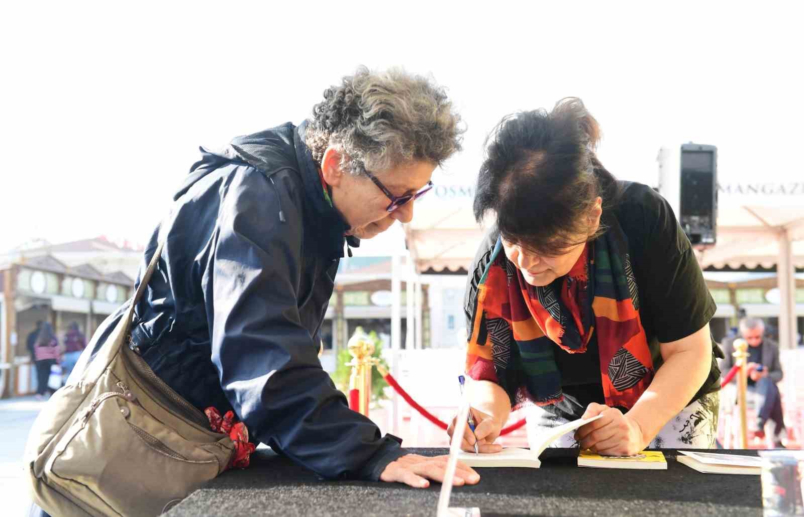 Osmangazi Kitap Fuarı 8&rsquo;inci g&uuml;n&uuml;nde de doldu taştı
