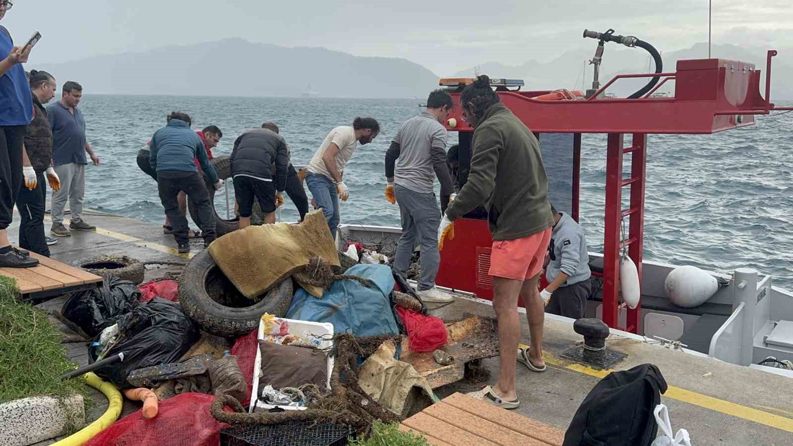 Marmaris&rsquo;te sezon sonu deniz dibi temizliğinde &ccedil;ıkanlar şaşırttı
