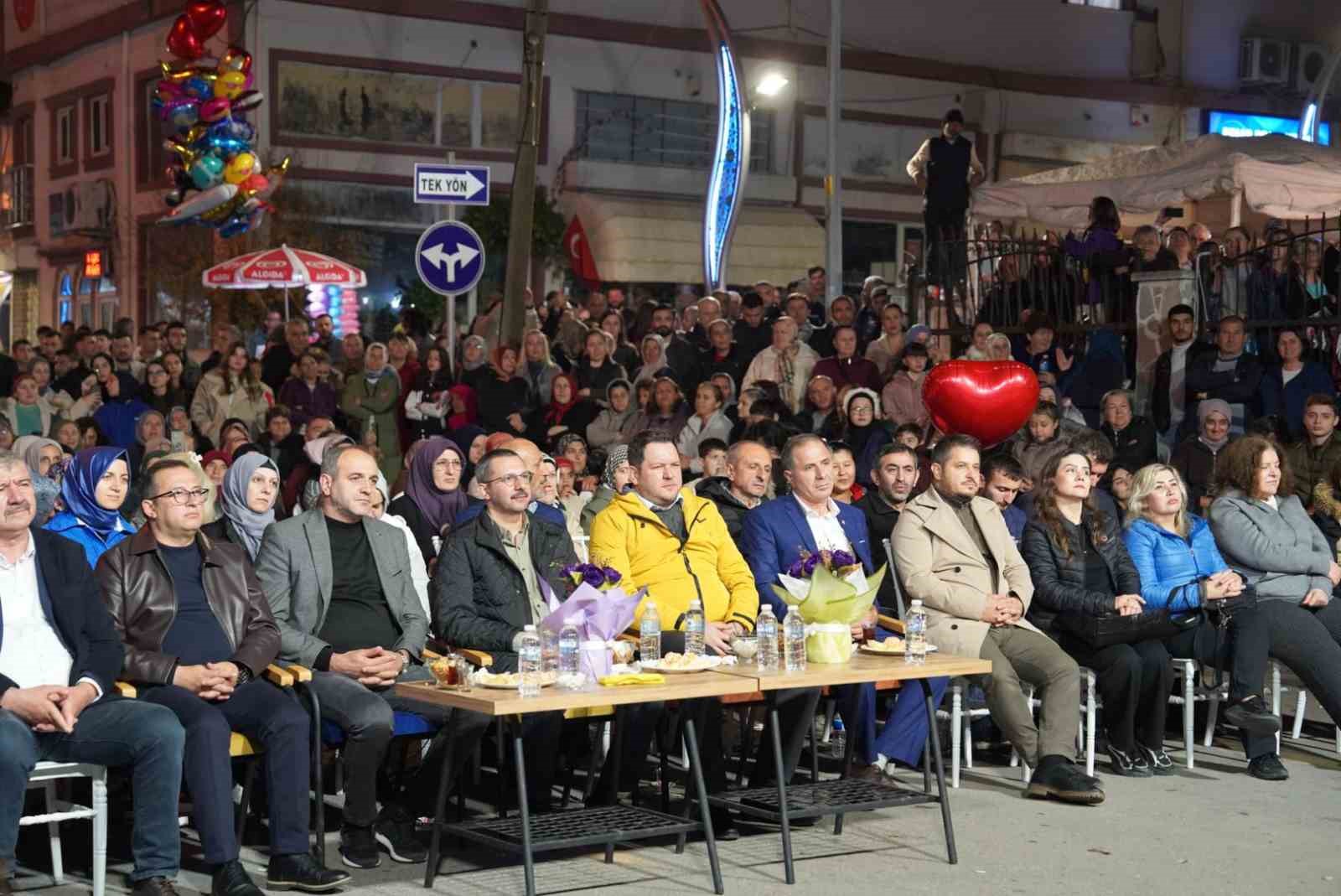 Pınarhisar’da hamsi festivali horonla coştu