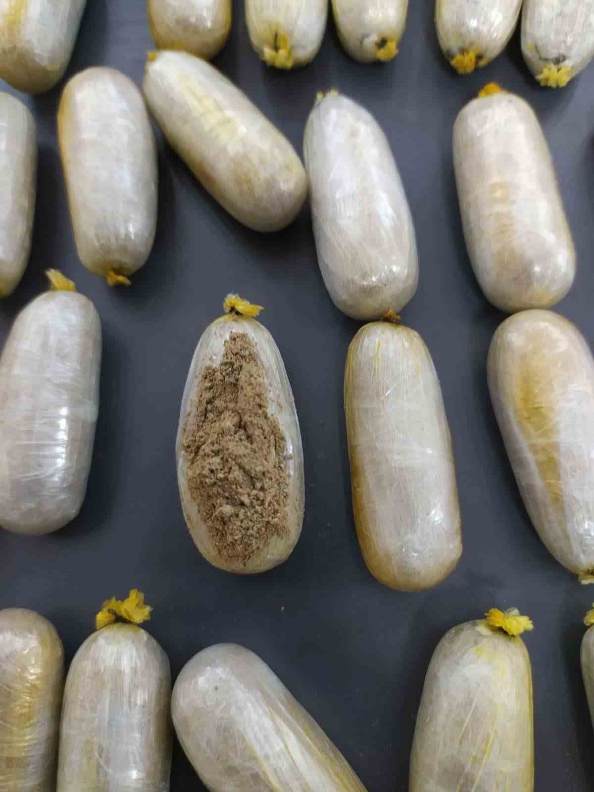 Uşak&rsquo;ta midelerinde eroin taşıyan iki ş&uuml;pheli tutuklandı
